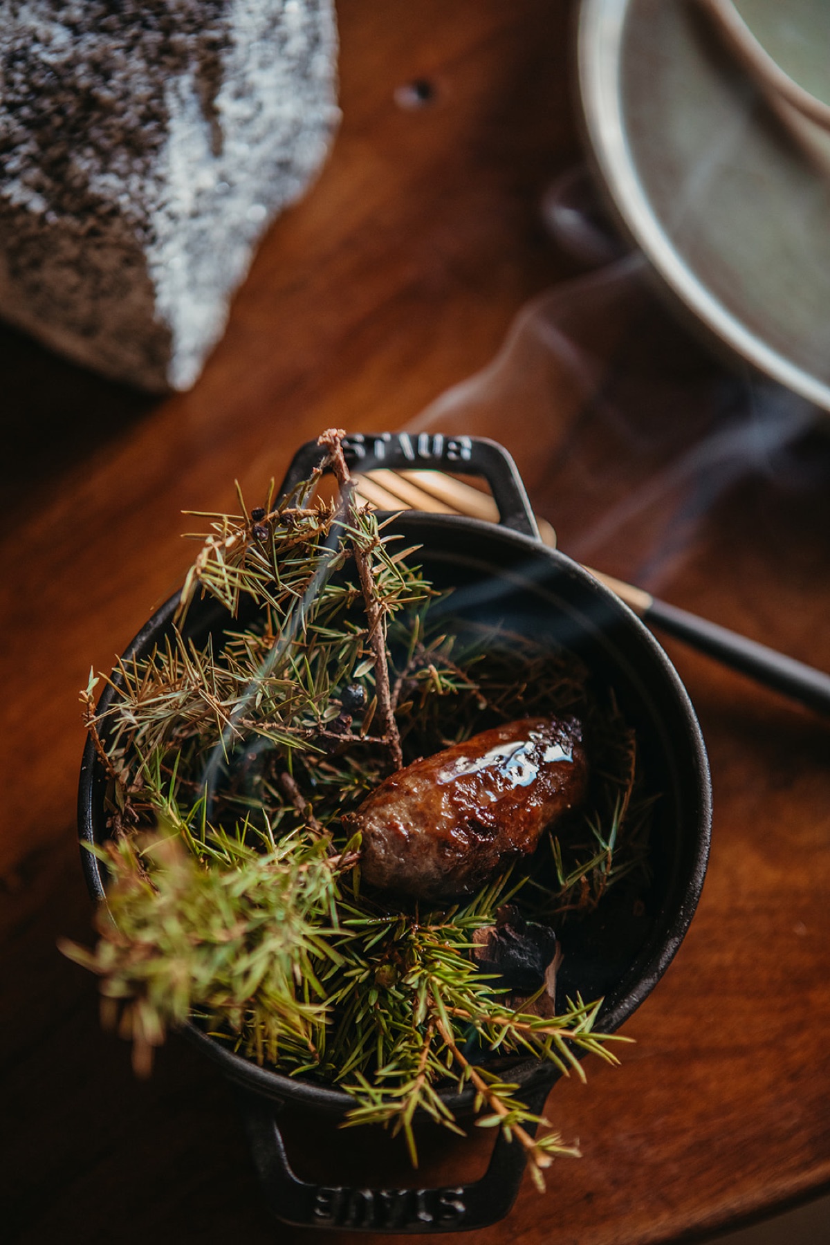 Cocotte fumée au genévrier